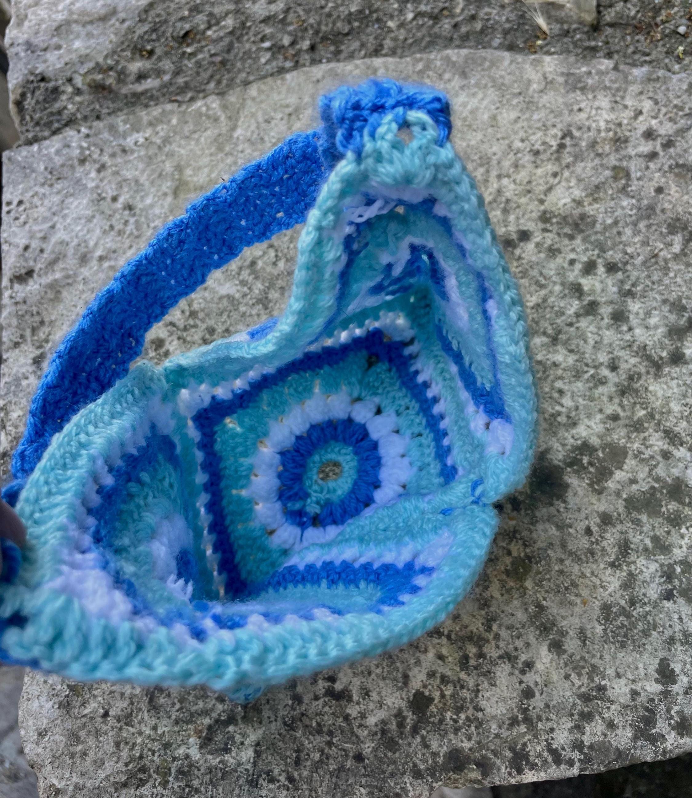 Sac à main au crochet fait main – Sac granny square bleu et blanc