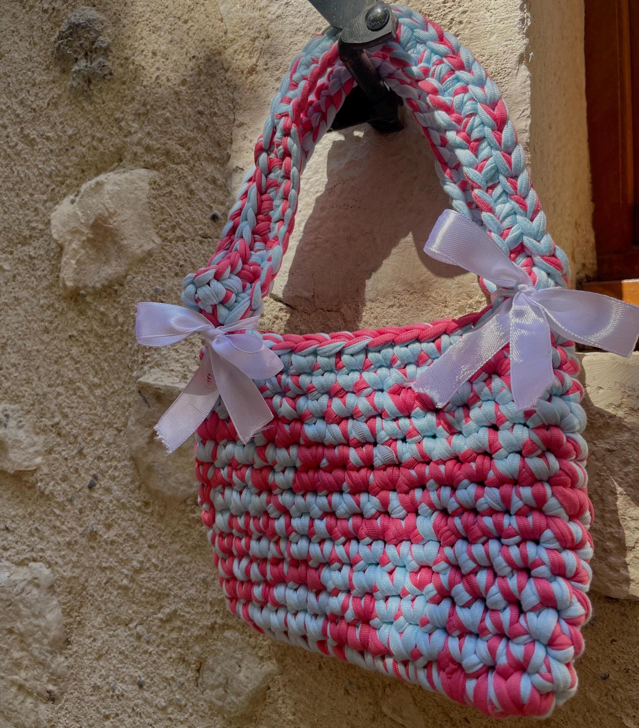 Petit Sac à Main en Fil T-shirt Rose et Bleu – Nœuds Blancs Satinés