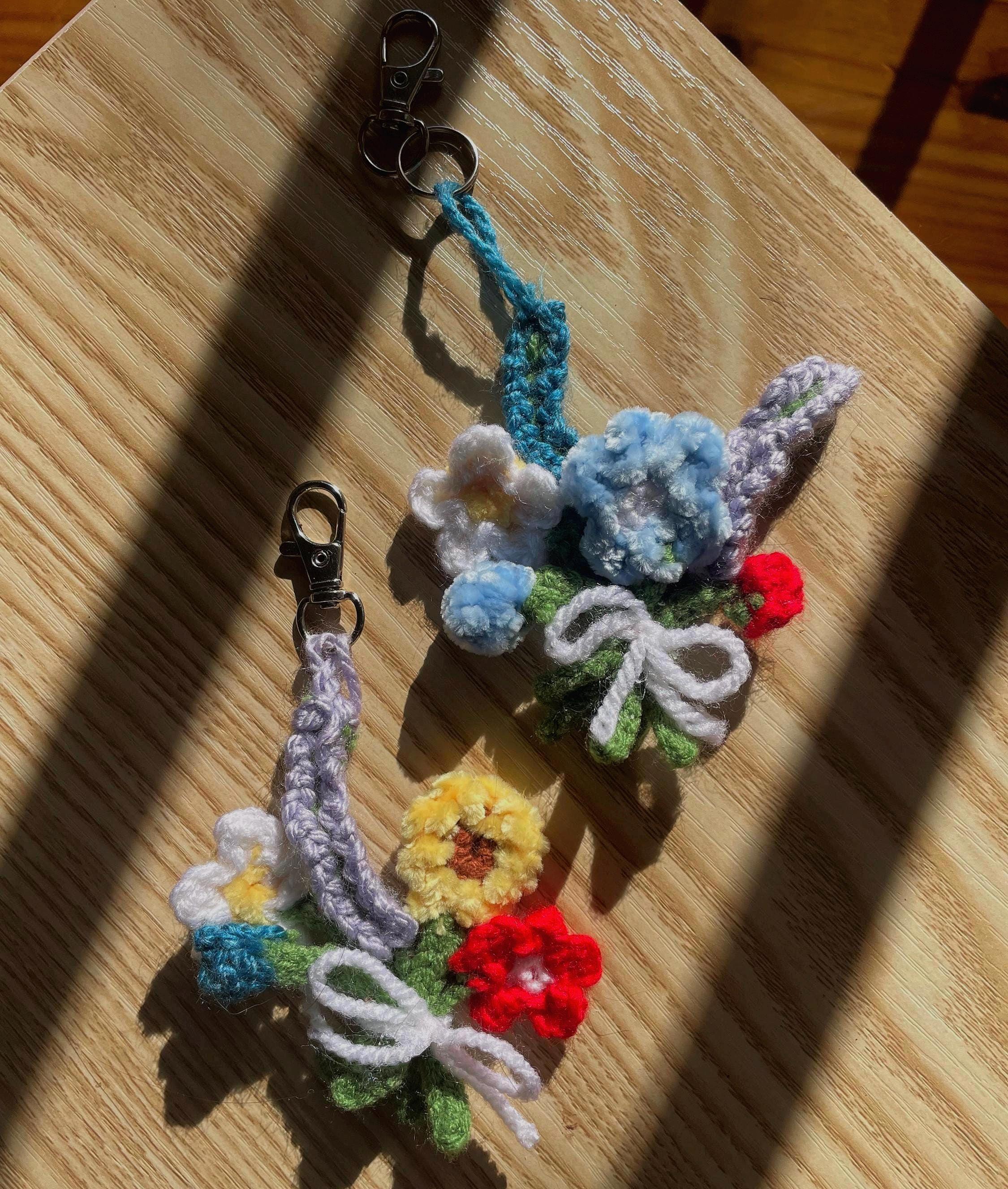Porte-clés bouquet de fleurs au crochet fait main – amigurumi mignon aux couleurs douces - idée cadeau
