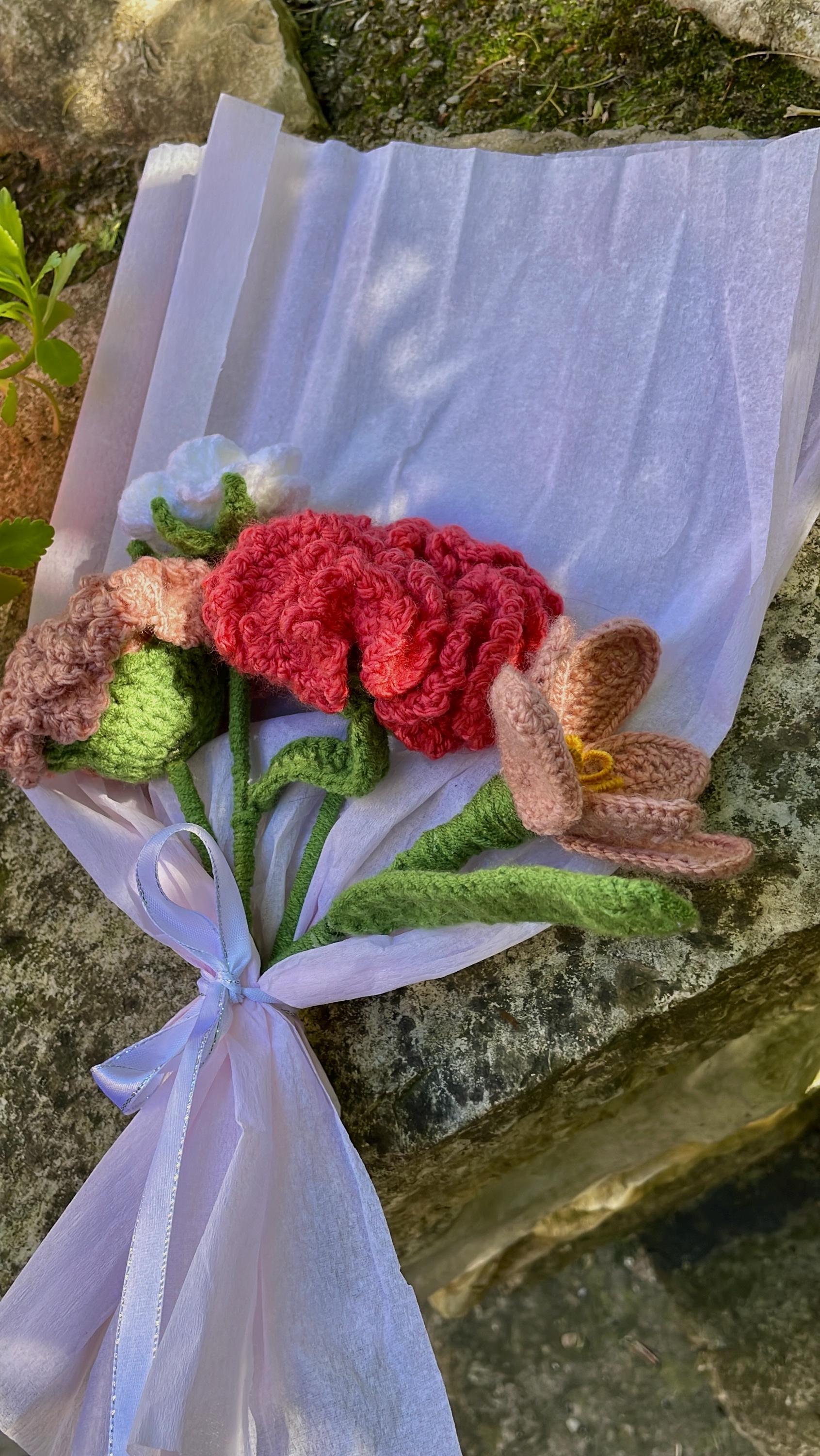 Bouquet de fleurs  au crochet – Œillets, rose et tulipe faits main