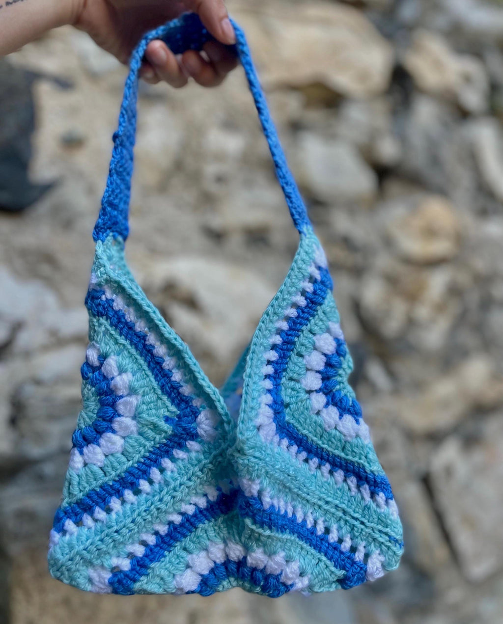 Sac à main au crochet fait main – Sac granny square bleu et blanc