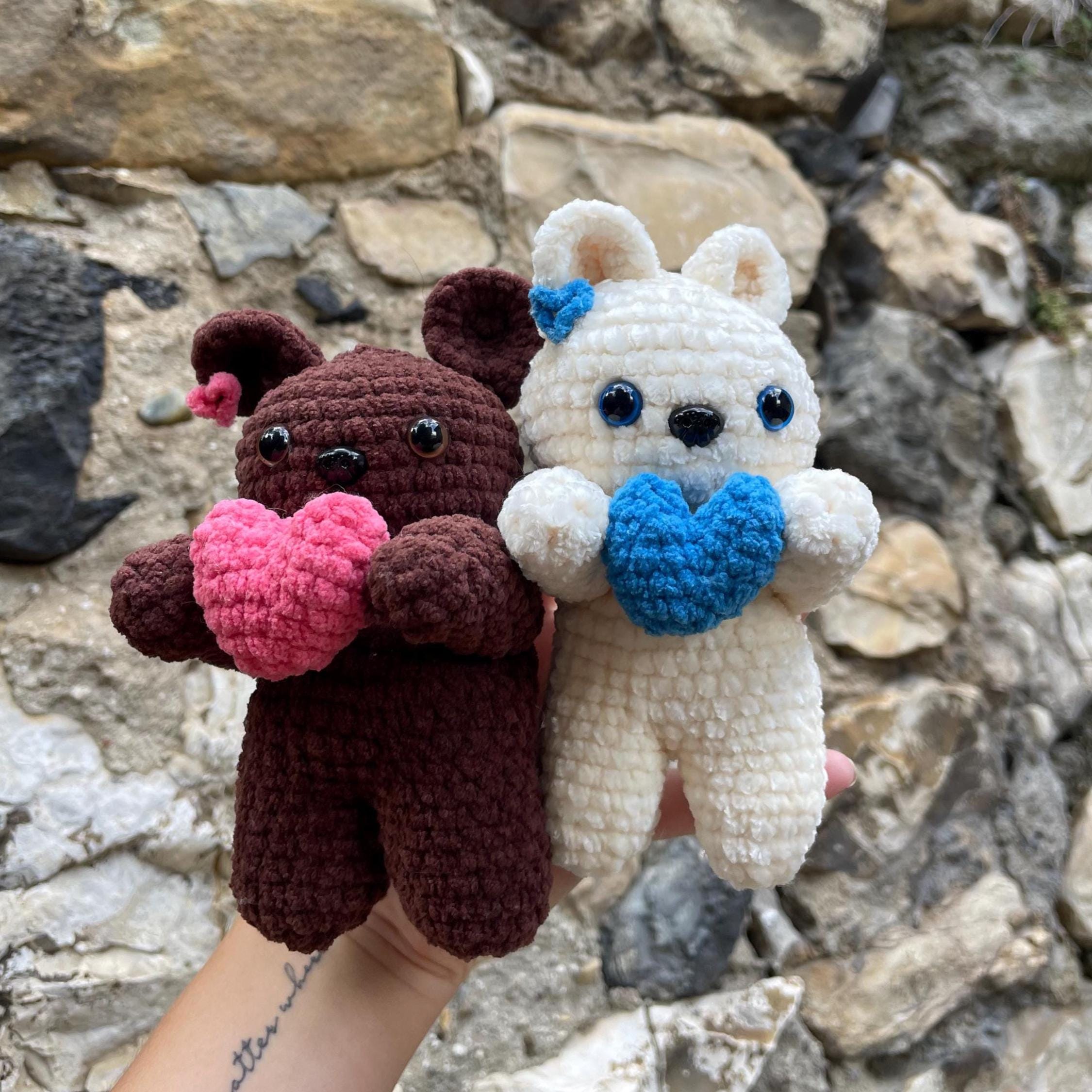 Ours en peluche crochet fait main – Ours brun ou blanc tenant un cœur (cadeau mignon, crochet amigurumi)