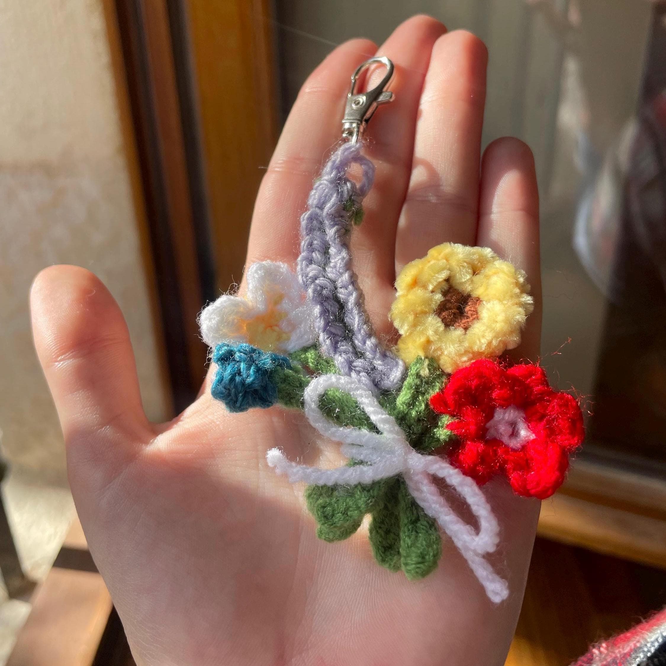 Porte-clés bouquet de fleurs au crochet fait main – amigurumi mignon aux couleurs douces - idée cadeau