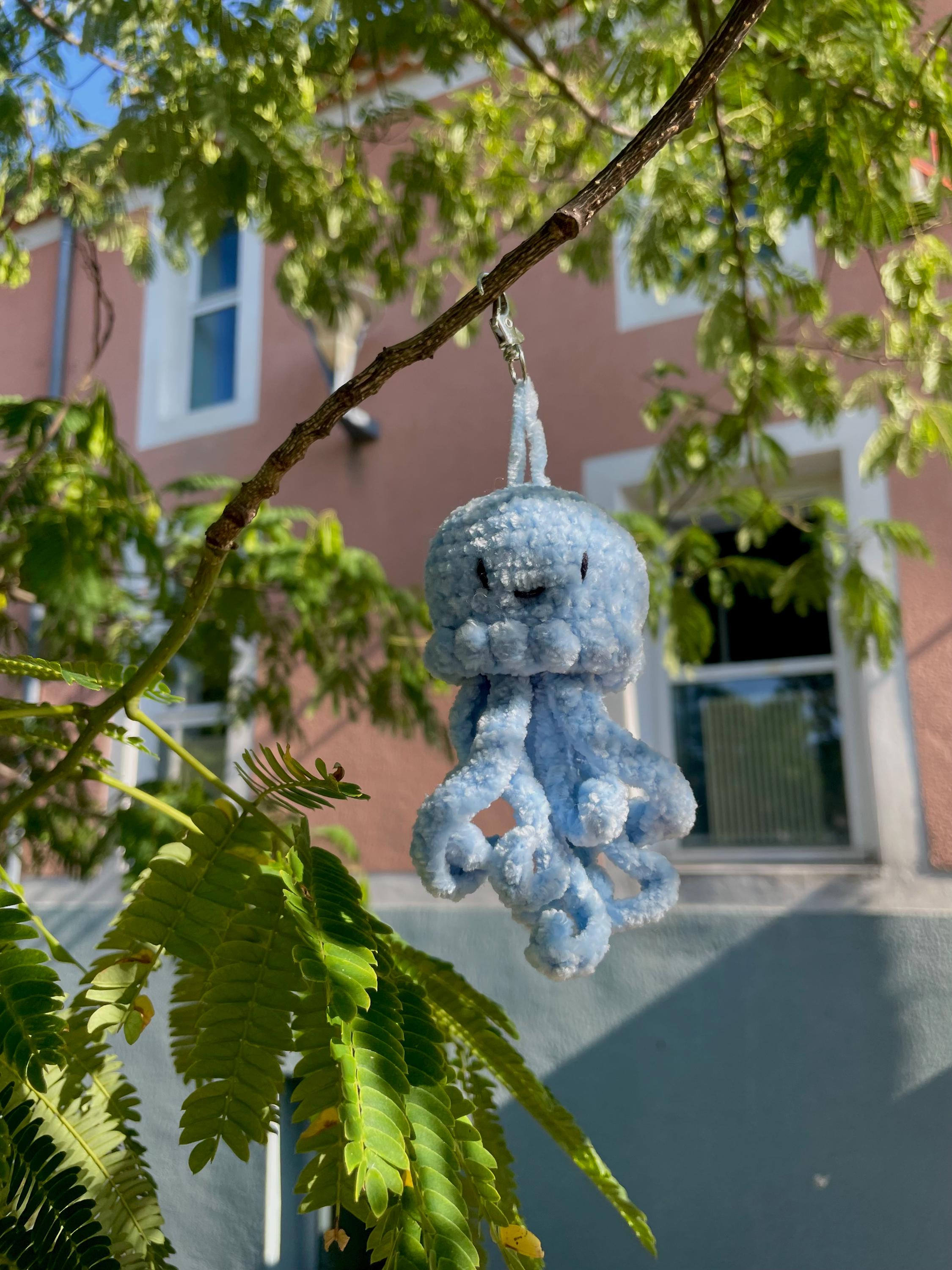 Porte-clés pieuvre en crochet fait main – Peluche mini amigurumi en bleu, rose ou violet