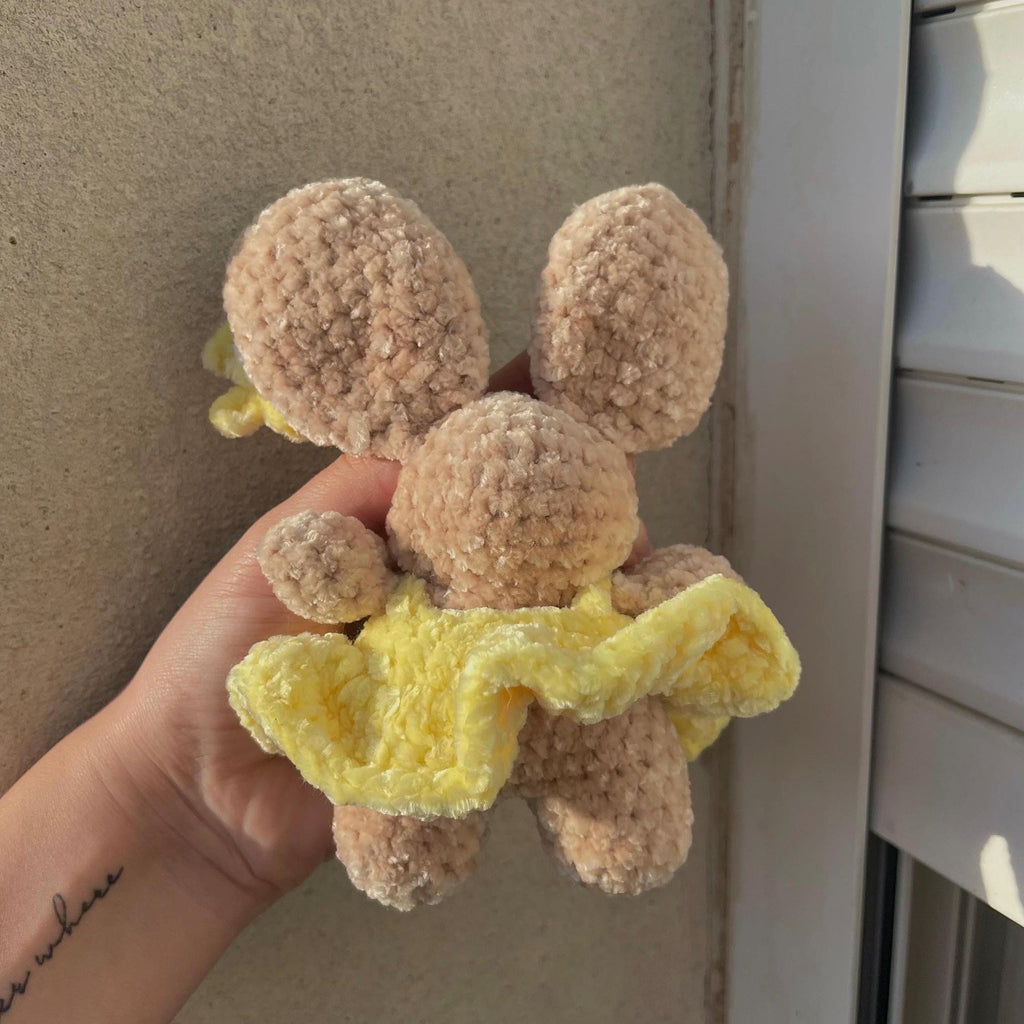 Lapin en crochet avec robe jaune – Peluche faite main