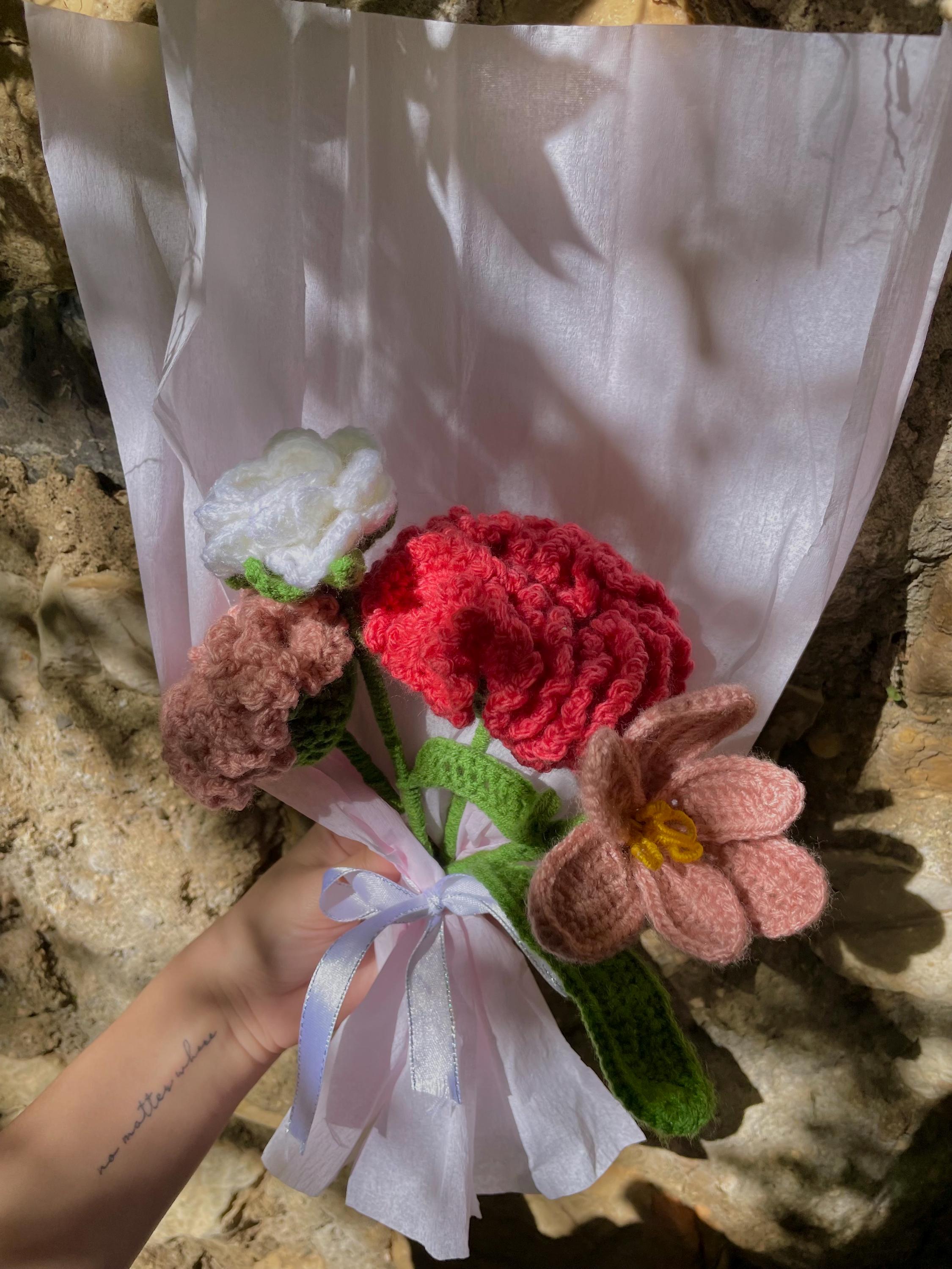 Bouquet de fleurs  au crochet – Œillets, rose et tulipe faits main
