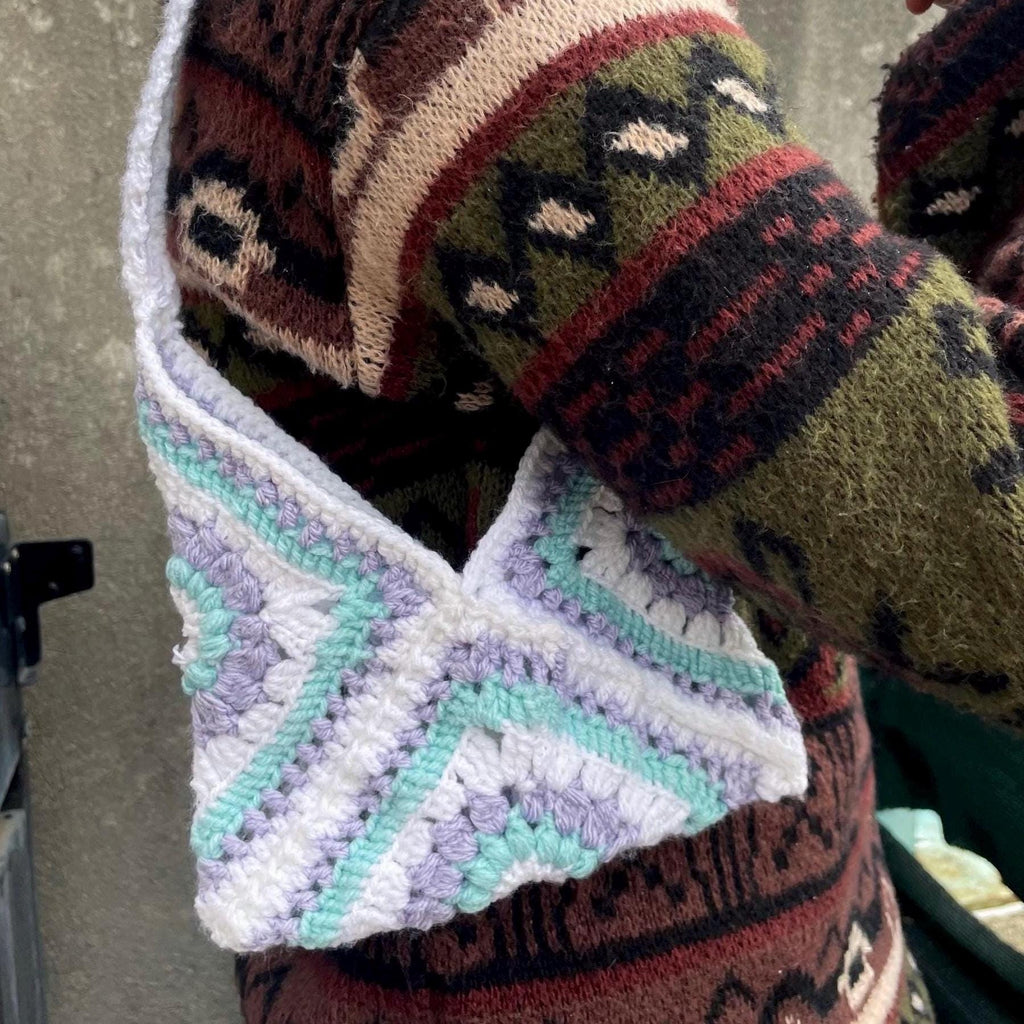 Sac à main triangle granny lilas / bleu / blanc – fait main au crochet
