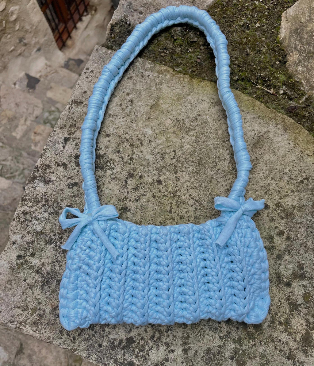 Petit sac crocheté bleu ciel - Fait main avec rubans