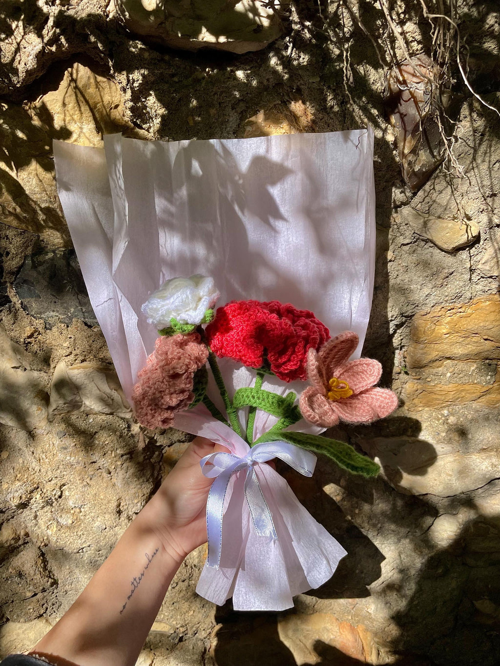 Bouquet de fleurs  au crochet – Œillets, rose et tulipe faits main