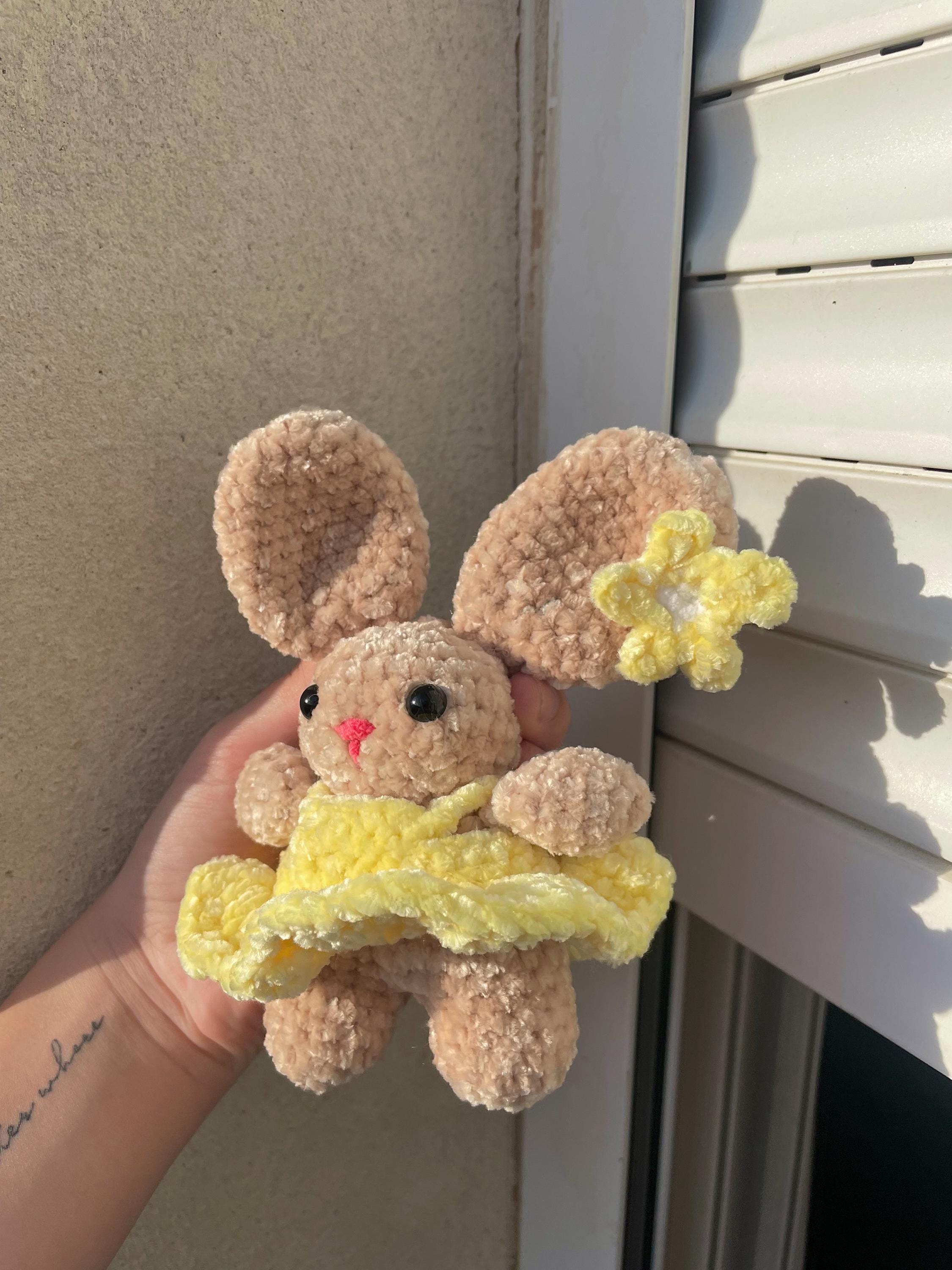 Patron PDF Lapin au Crochet avec Robe & fleur – Tuto Illustré (ENG / FR)