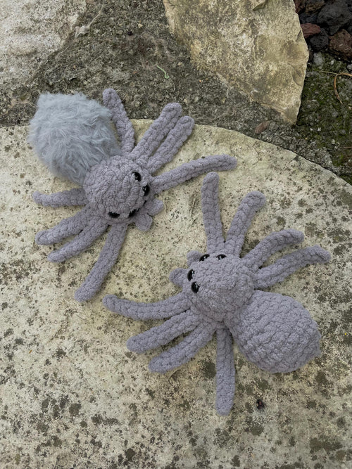 Araignée en crochet faite main – Peluche amigurumi réaliste –Déco Halloween ou cadeau original – Plusieurs couleurs disponibles