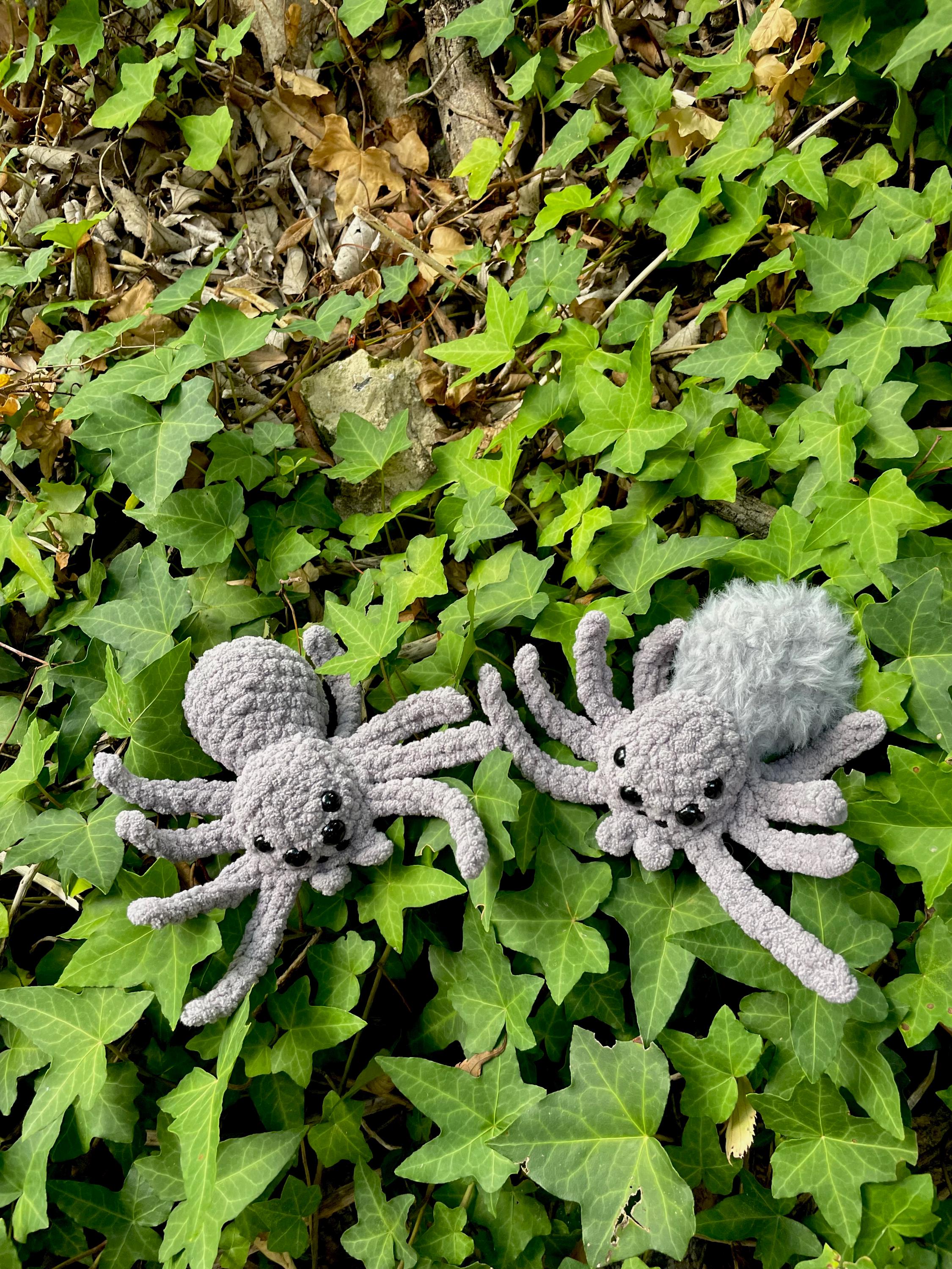 Araignée en crochet faite main – Peluche amigurumi réaliste –Déco Halloween ou cadeau original – Plusieurs couleurs disponibles