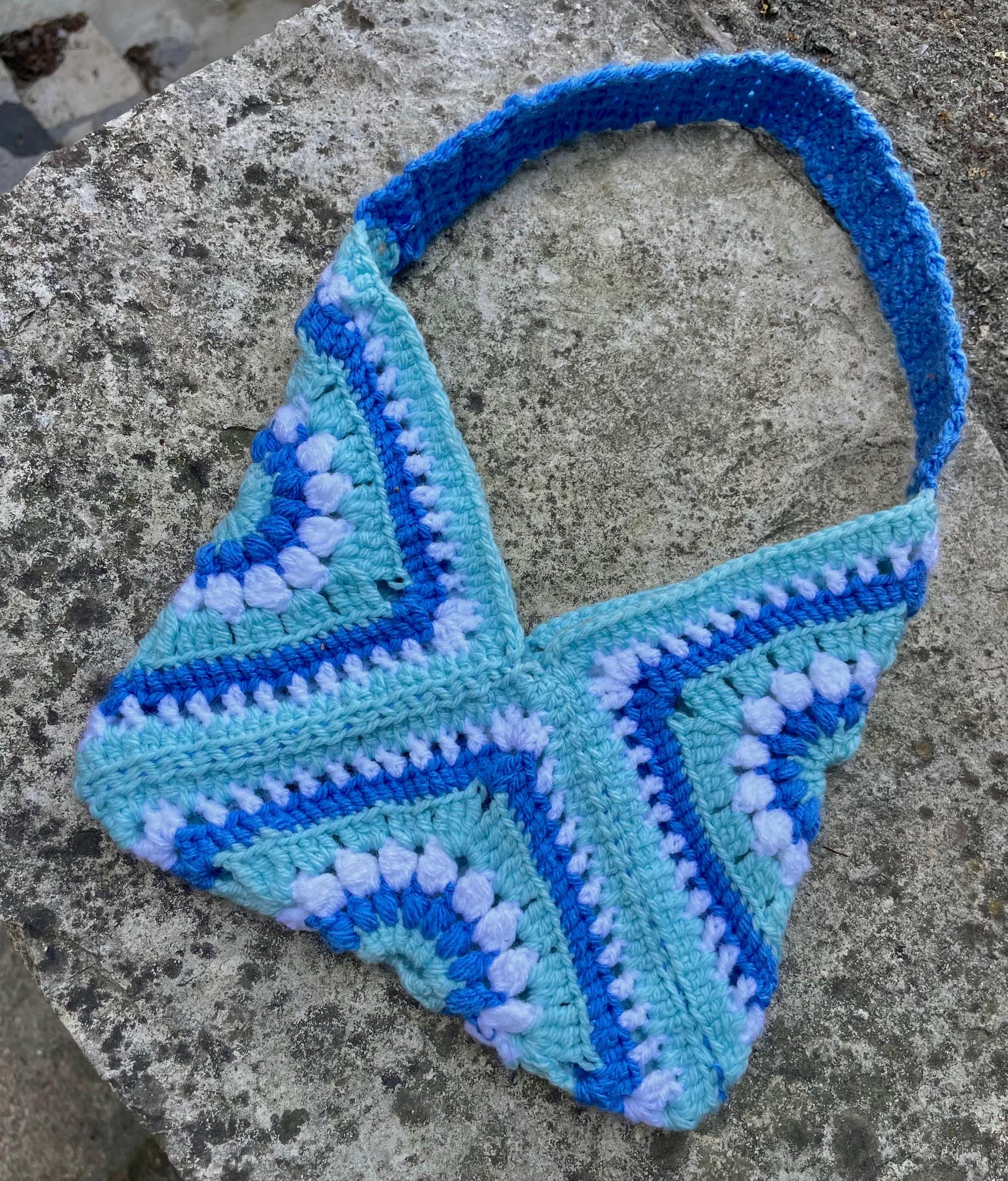 Sac à main au crochet fait main – Sac granny square bleu et blanc