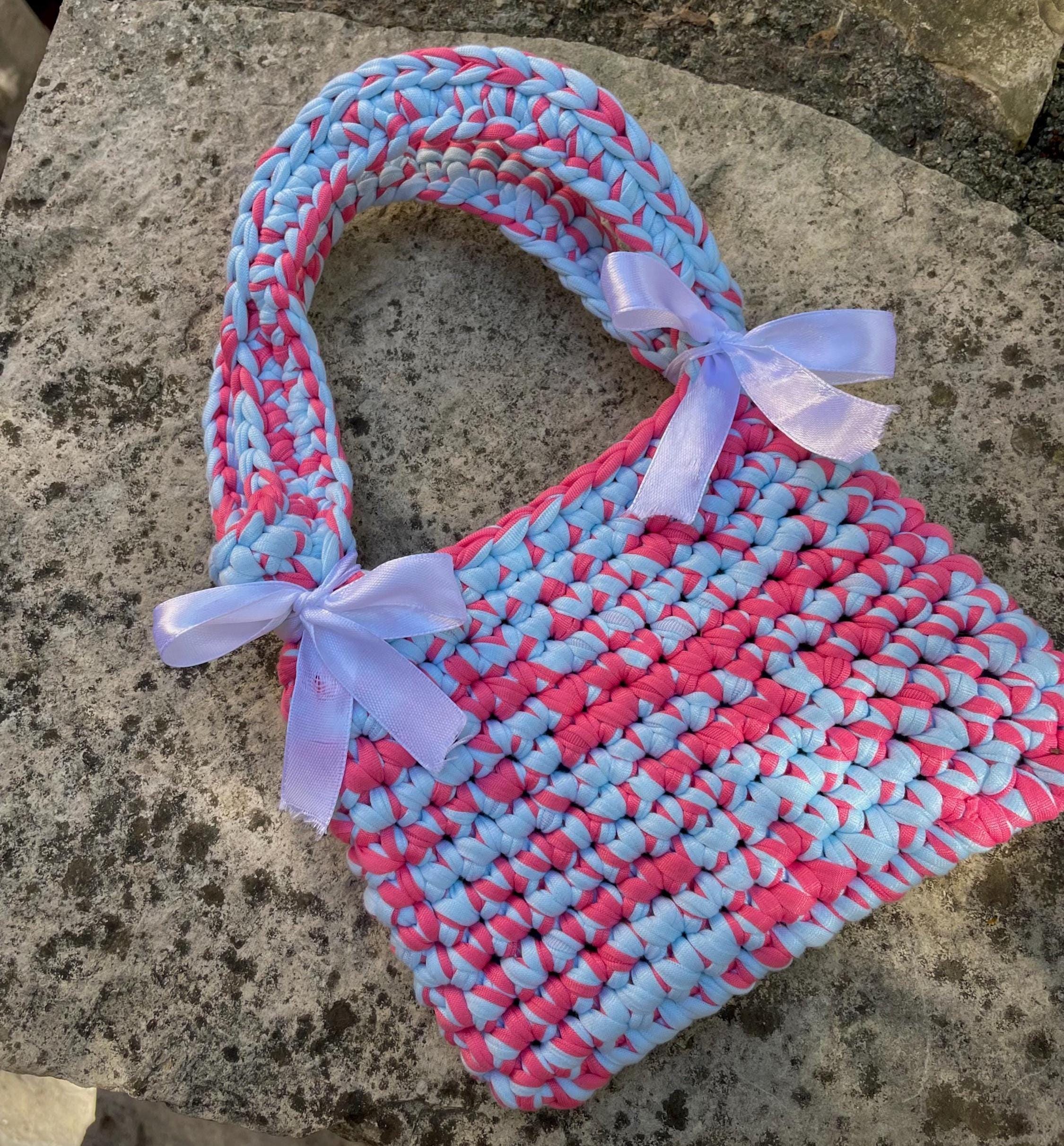 Petit Sac à Main en Fil T-shirt Rose et Bleu – Nœuds Blancs Satinés