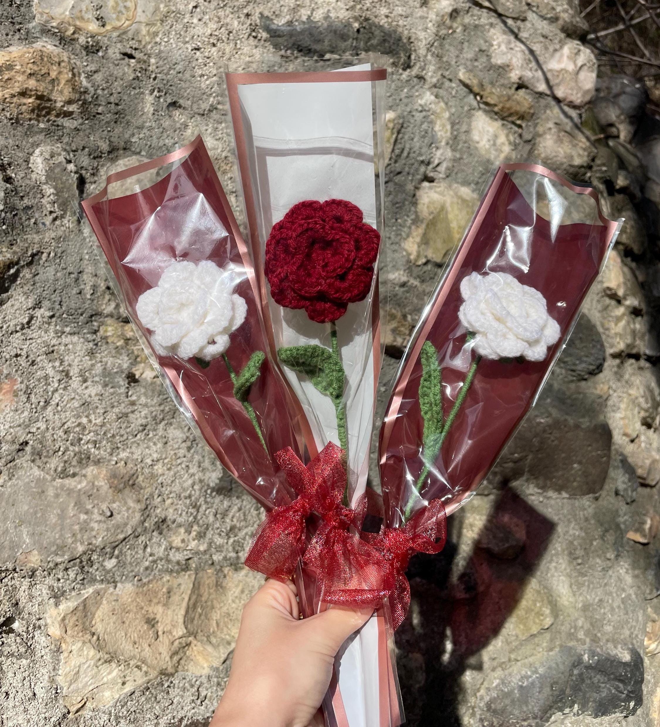 Rose en crochet faite main – Fleur éternelle – Cadeau romantique St Valentin – Rose rouge ou blanche