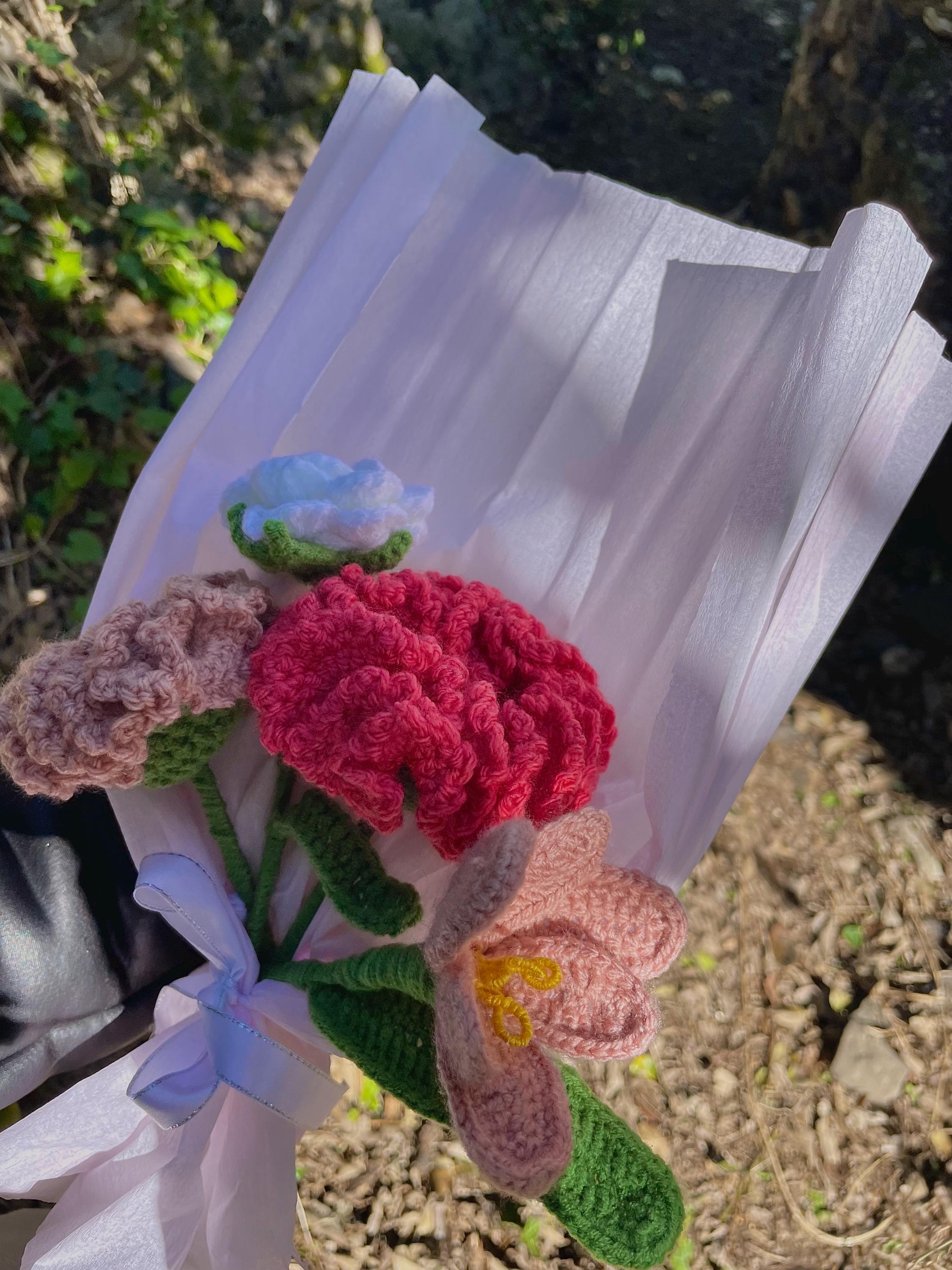 Bouquet de fleurs  au crochet – Œillets, rose et tulipe faits main
