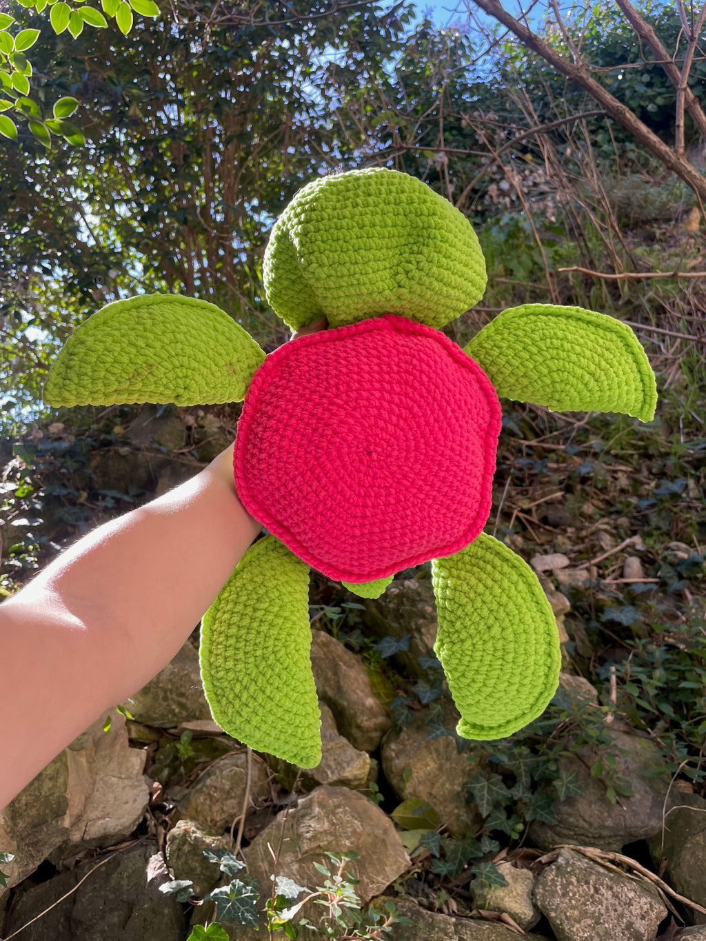 Amigurumi tortue géante kawaii, rose et verte flashy