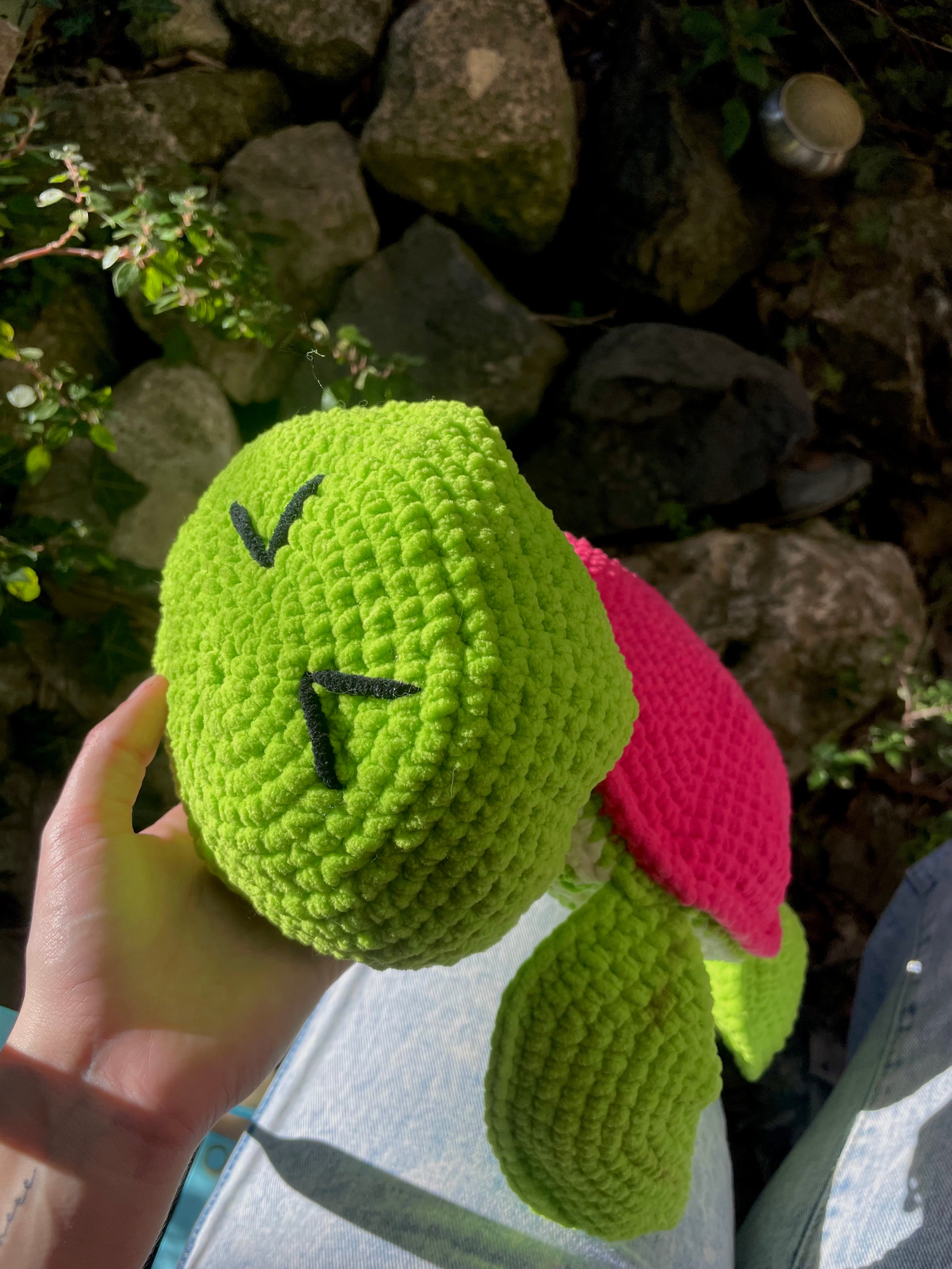 Amigurumi tortue géante kawaii, rose et verte flashy