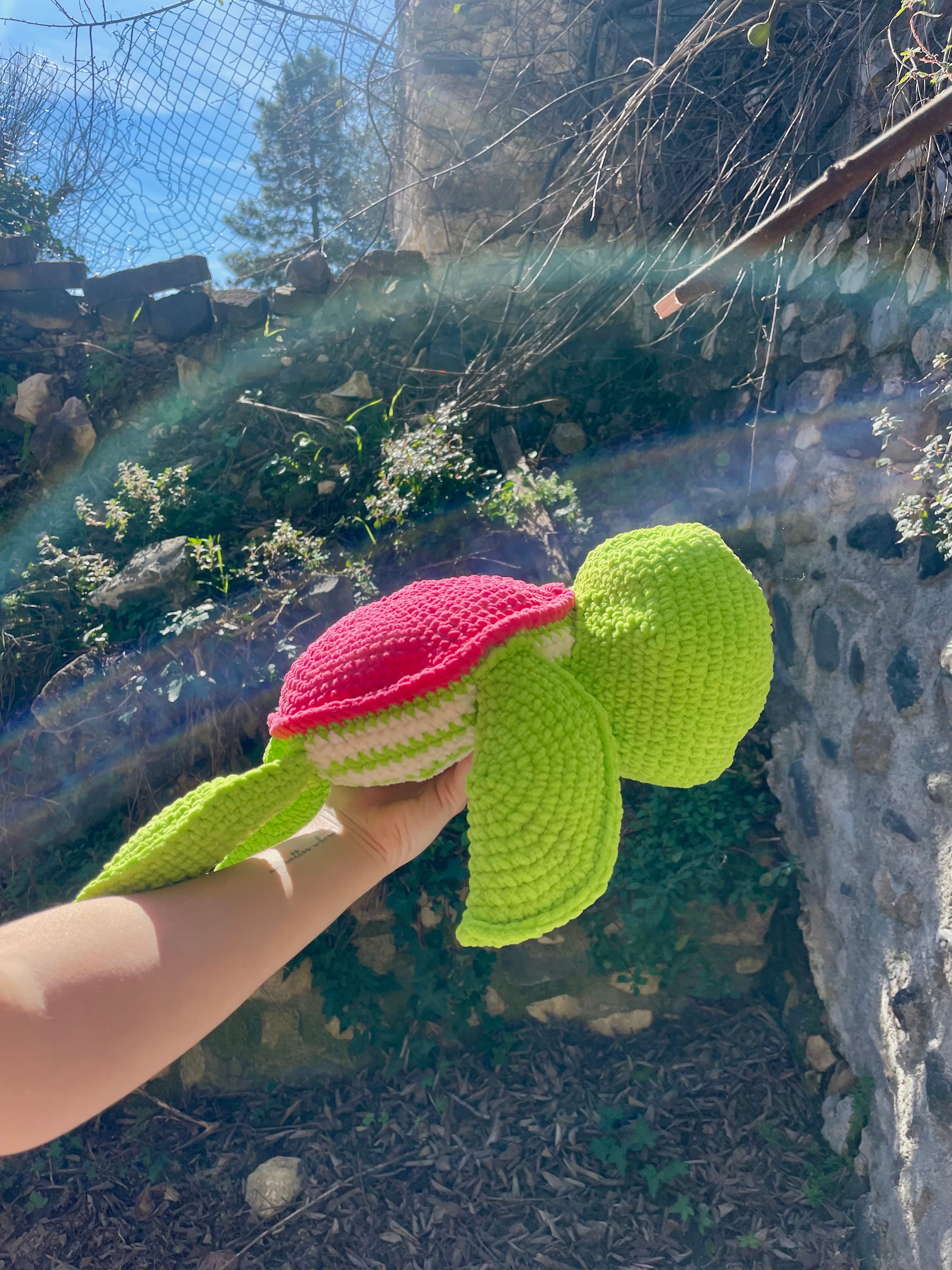 Amigurumi tortue géante kawaii, rose et verte flashy