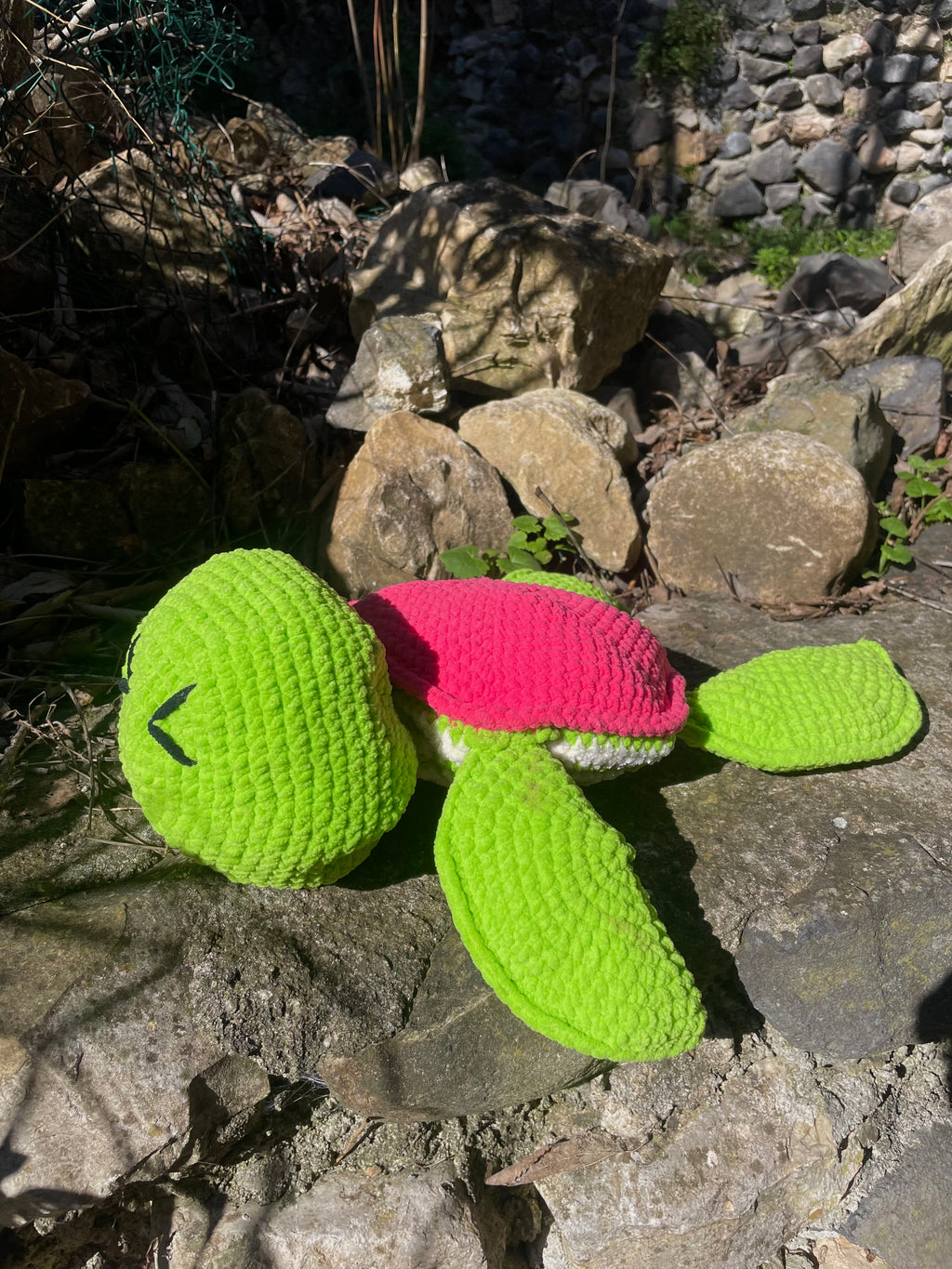 Amigurumi tortue géante kawaii, rose et verte flashy