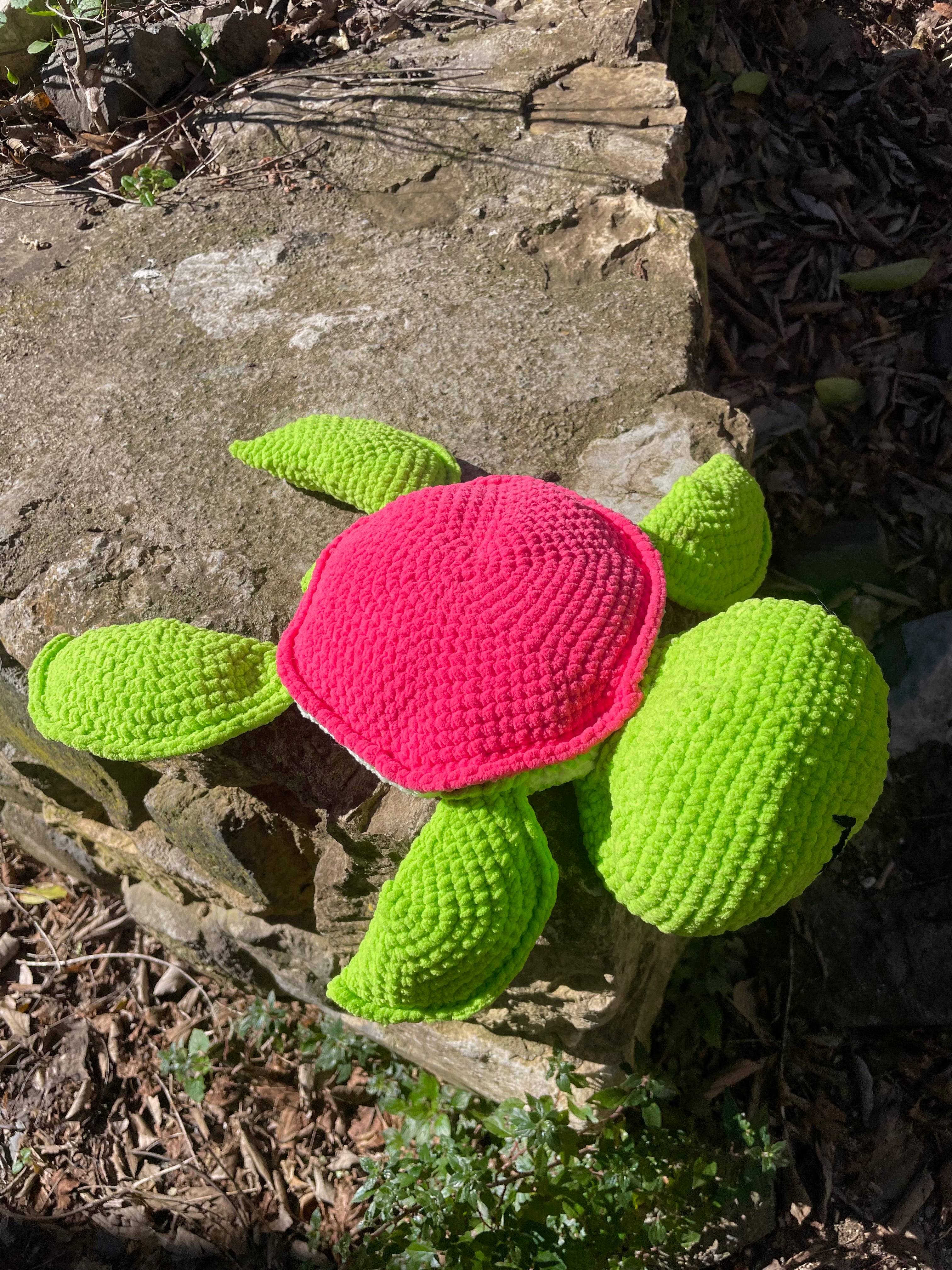 Amigurumi tortue géante kawaii, rose et verte flashy
