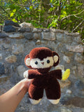Peluche singe mignon au crochet avec banane – Amigurumi fait main
