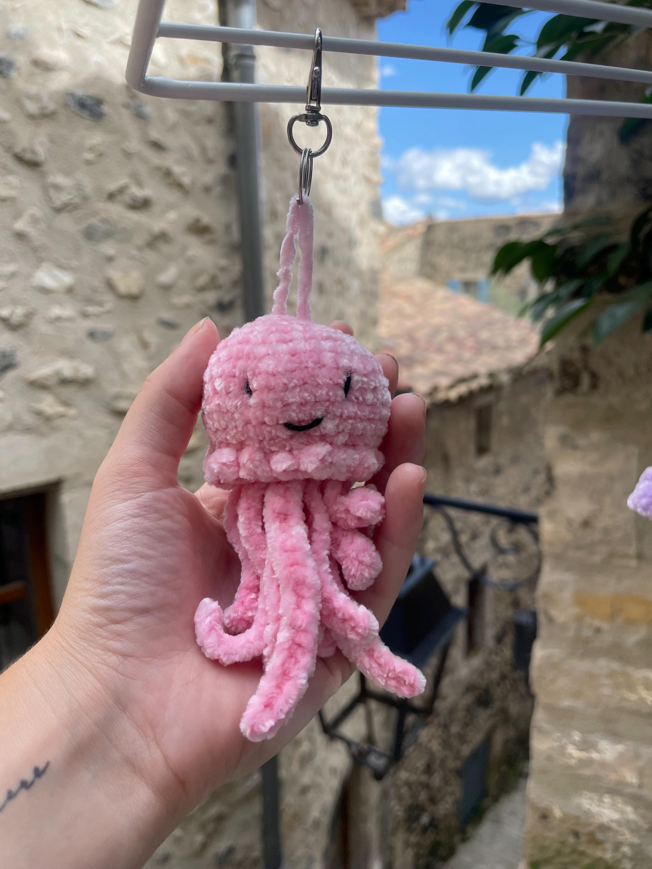 Porte-clés pieuvre en crochet fait main – Peluche mini amigurumi en bleu, rose ou violet