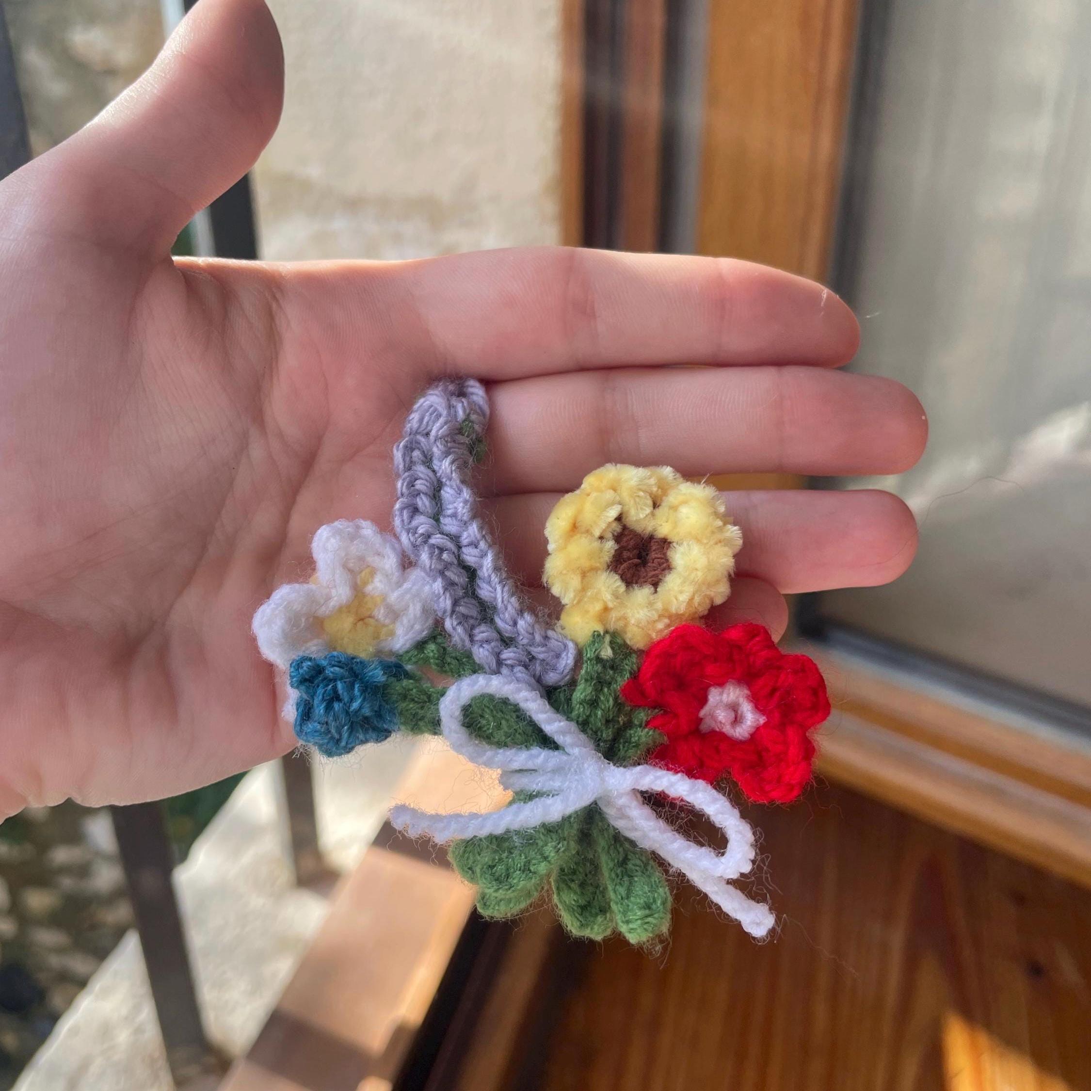 Porte-clés bouquet de fleurs au crochet fait main – amigurumi mignon aux couleurs douces - idée cadeau