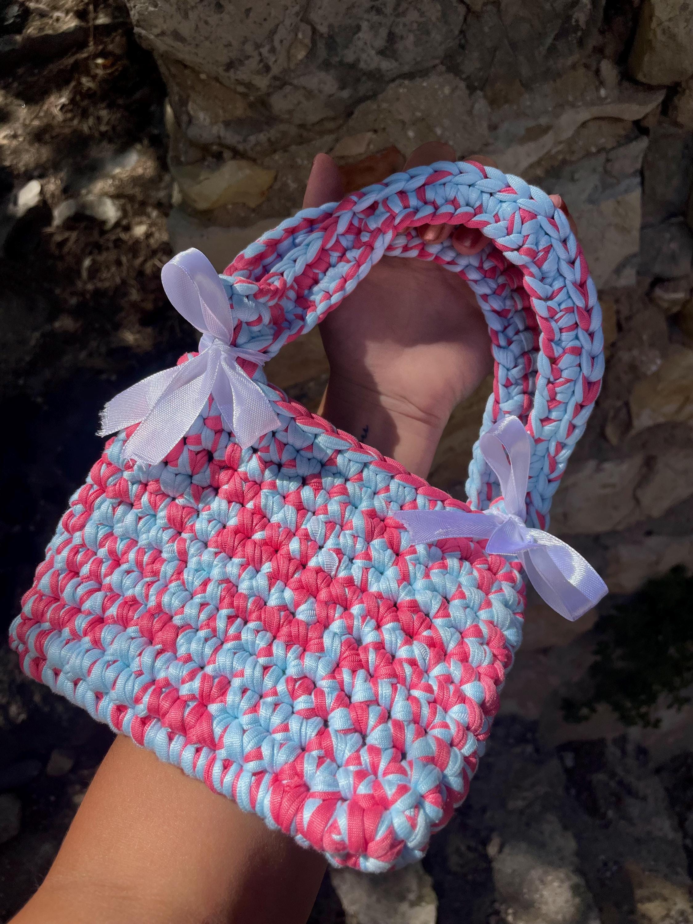 Petit Sac à Main en Fil T-shirt Rose et Bleu – Nœuds Blancs Satinés