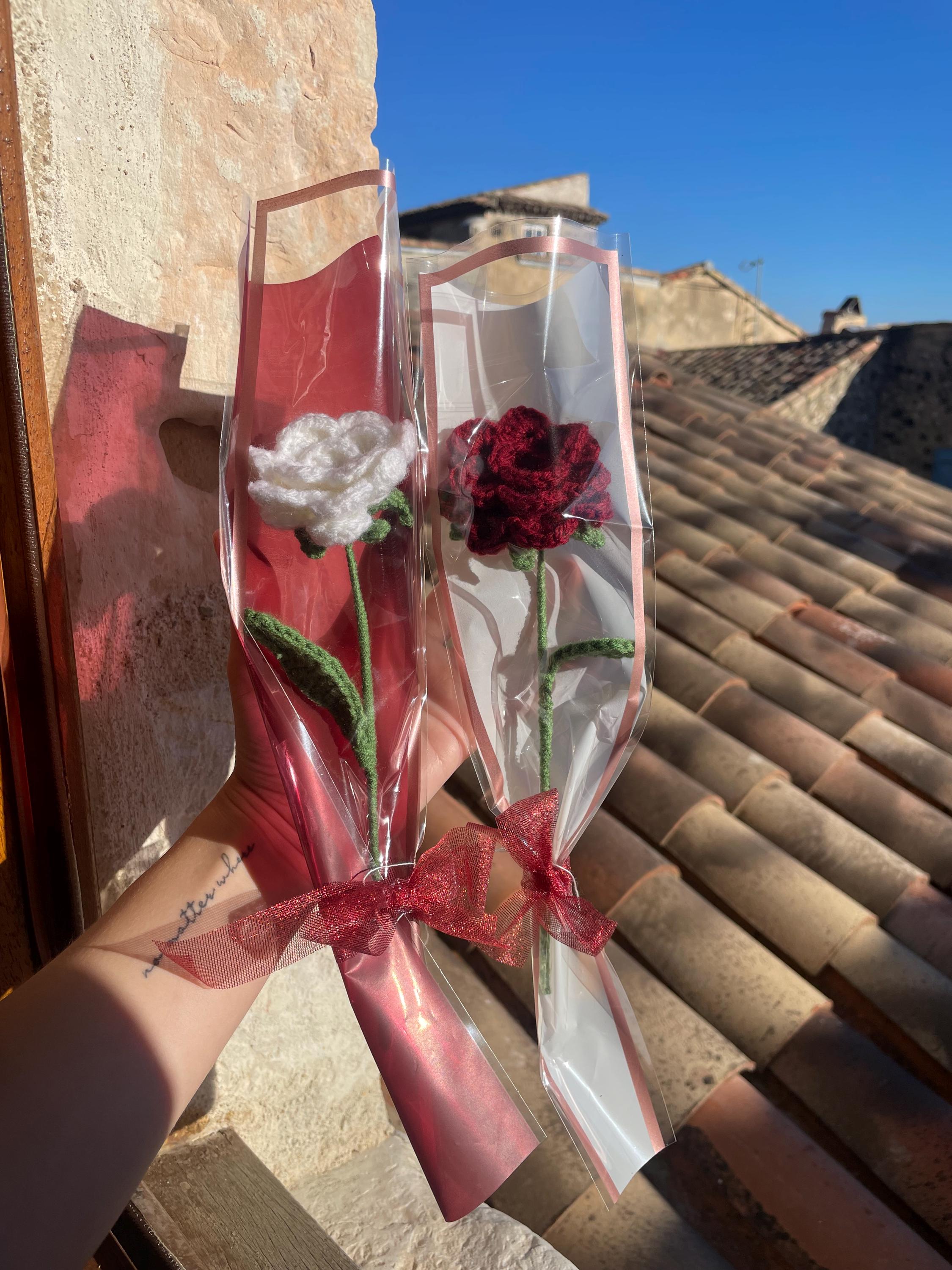 Rose en crochet faite main – Fleur éternelle – Cadeau romantique St Valentin – Rose rouge ou blanche