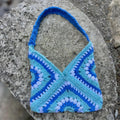 Sac à main au crochet fait main – Sac granny square bleu et blanc