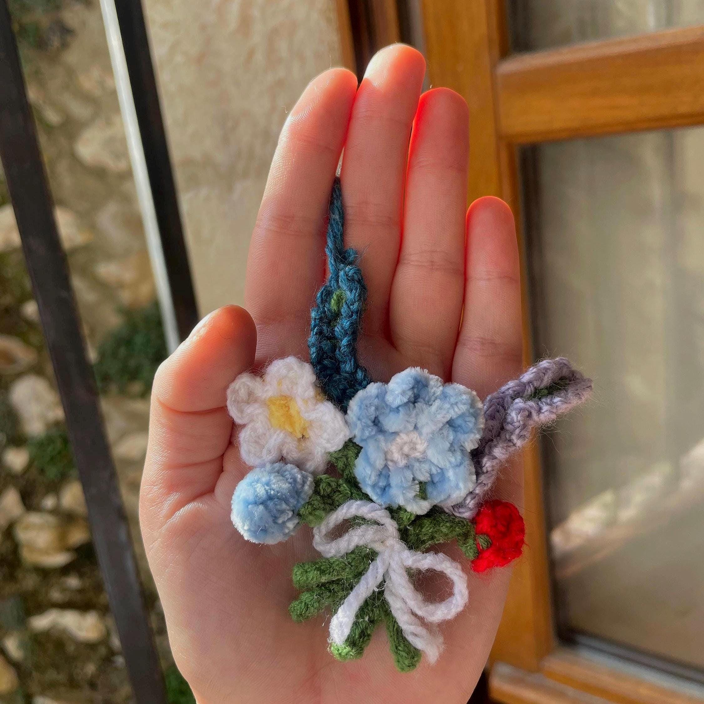 Porte-clés bouquet de fleurs au crochet fait main – amigurumi mignon aux couleurs douces - idée cadeau