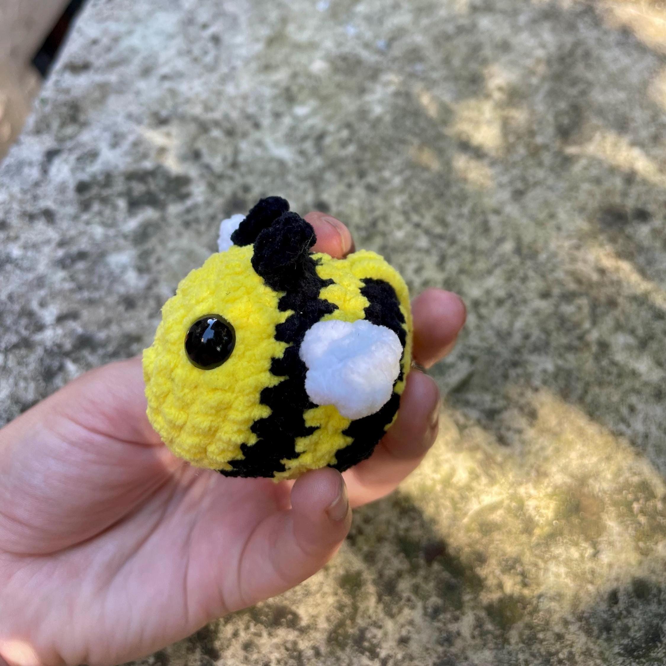 Porteclés Abeille mignonne en crochet fait main