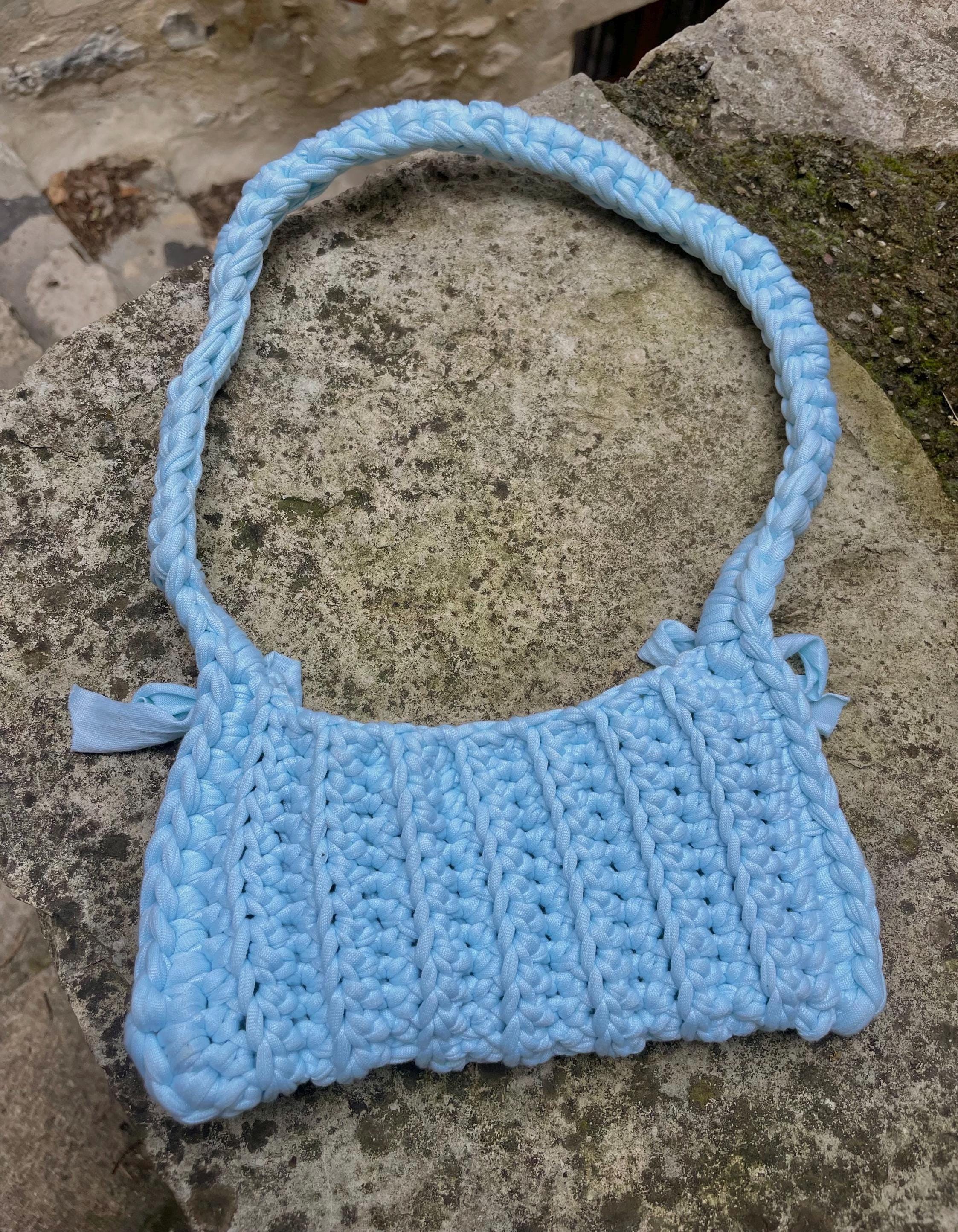 Petit sac crocheté bleu ciel - Fait main avec rubans